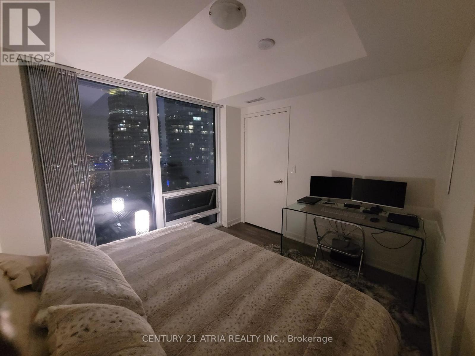 5201 - 100 Harbour Street Property Photo 24