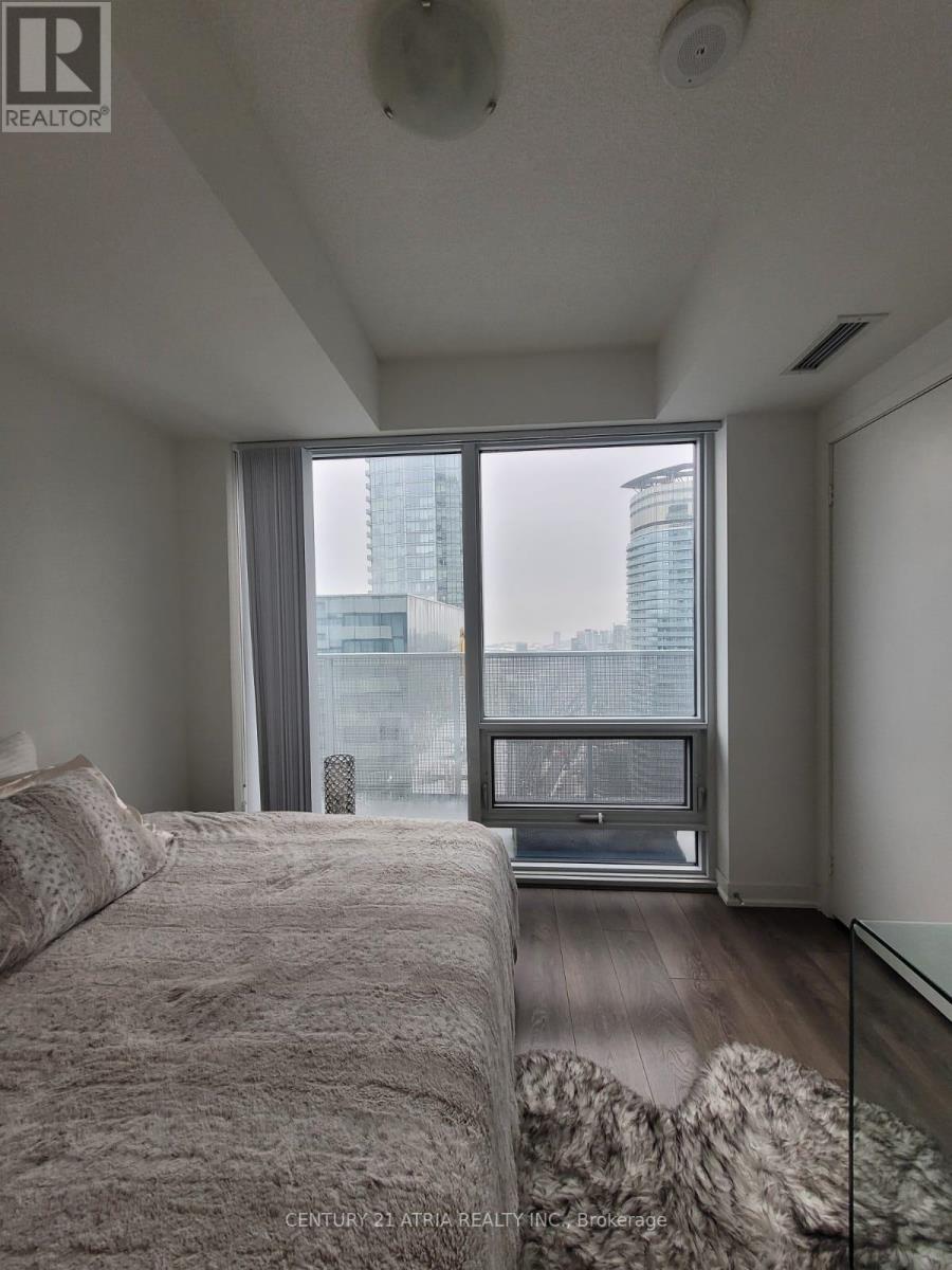 5201 - 100 Harbour Street Property Photo 27