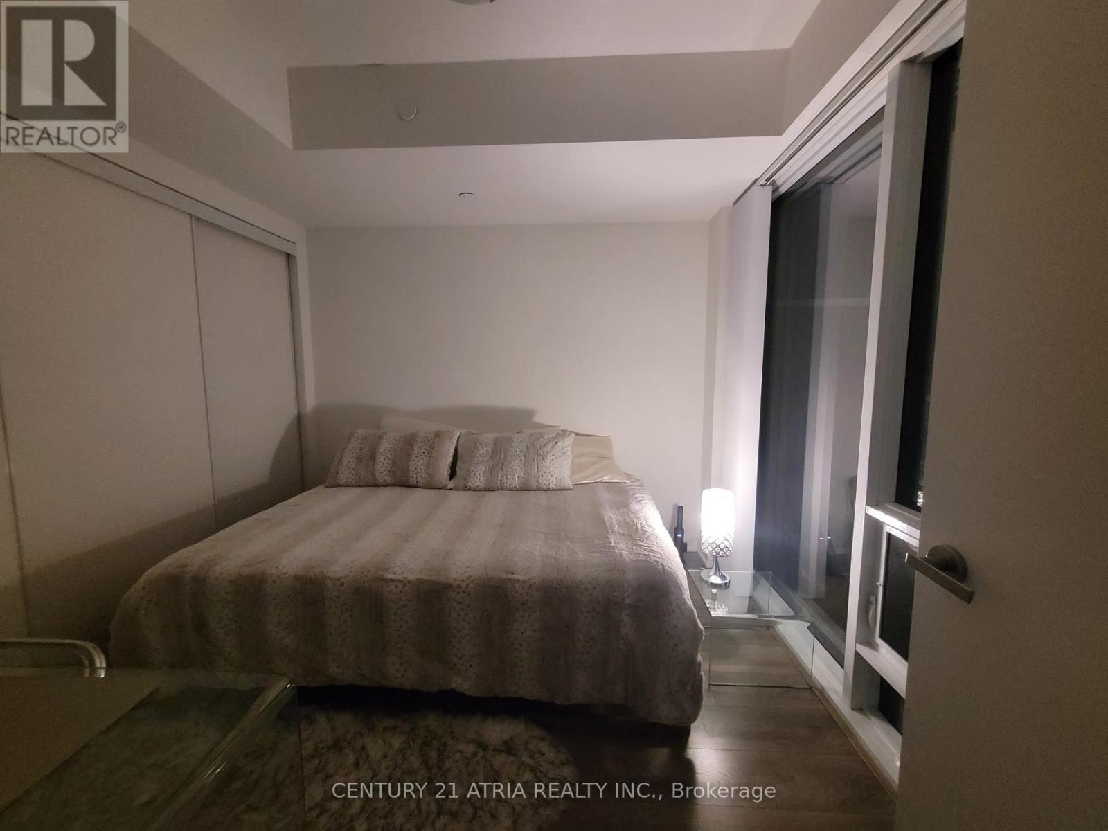 5201 - 100 Harbour Street Property Photo 29