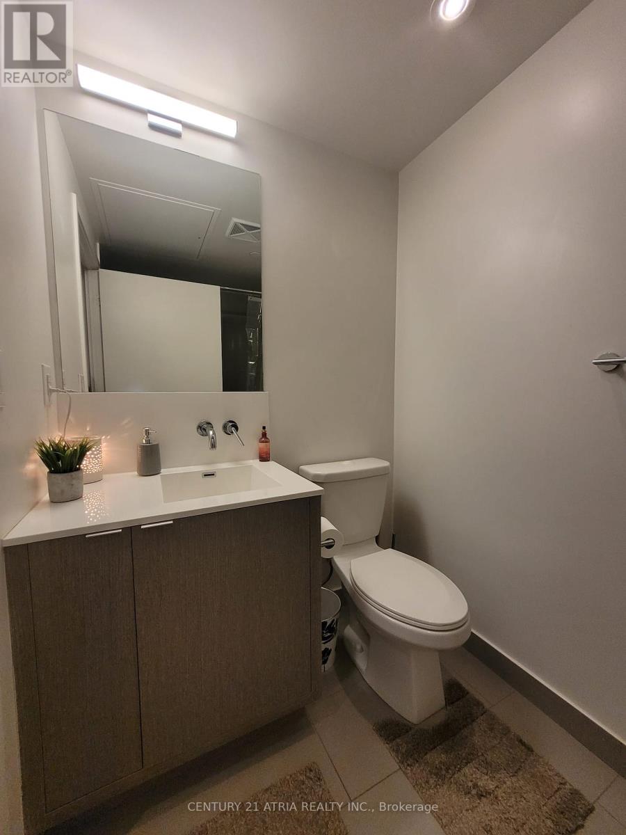 5201 - 100 Harbour Street Property Photo 31