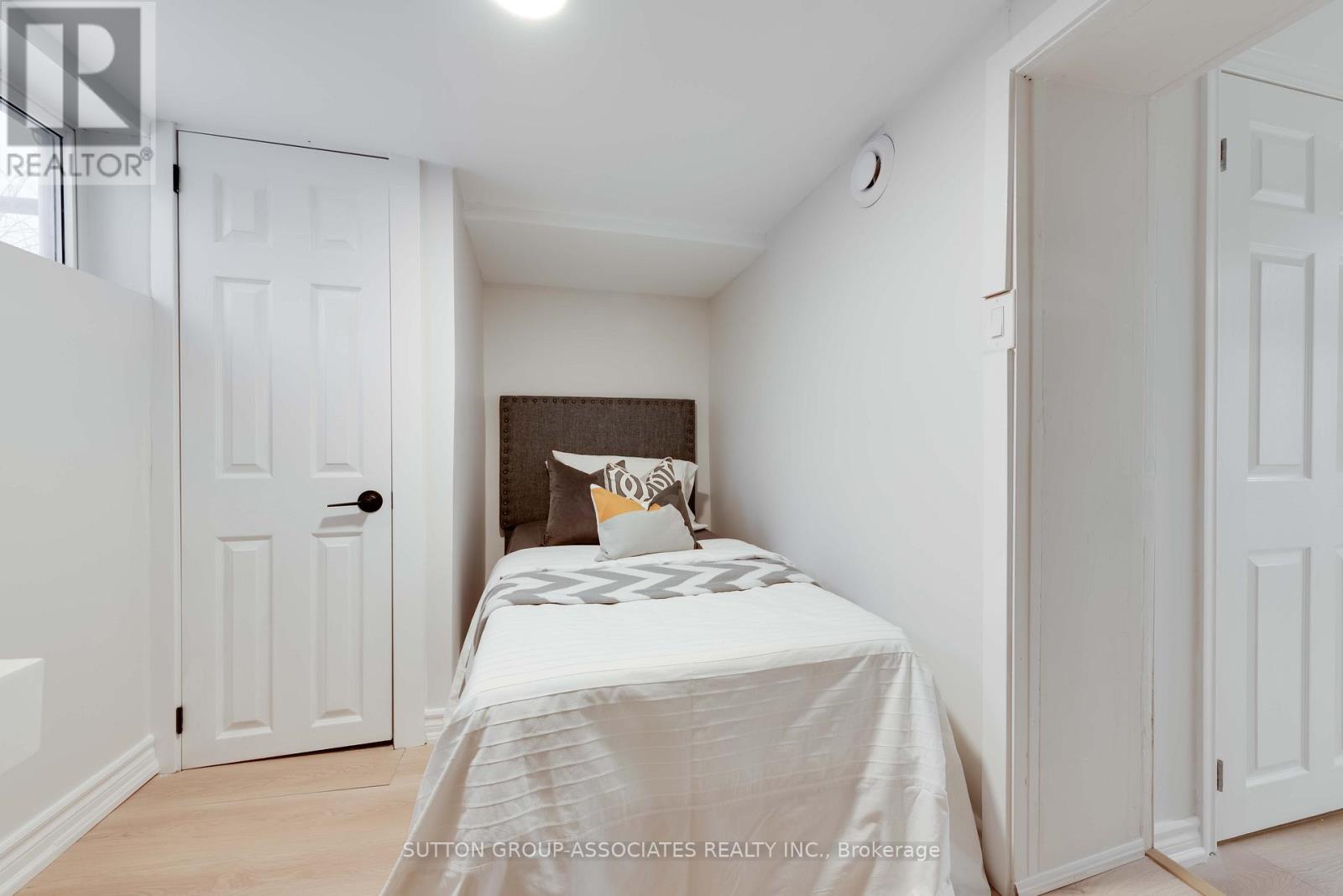 324 Glenholme Avenue Property Photo 35
