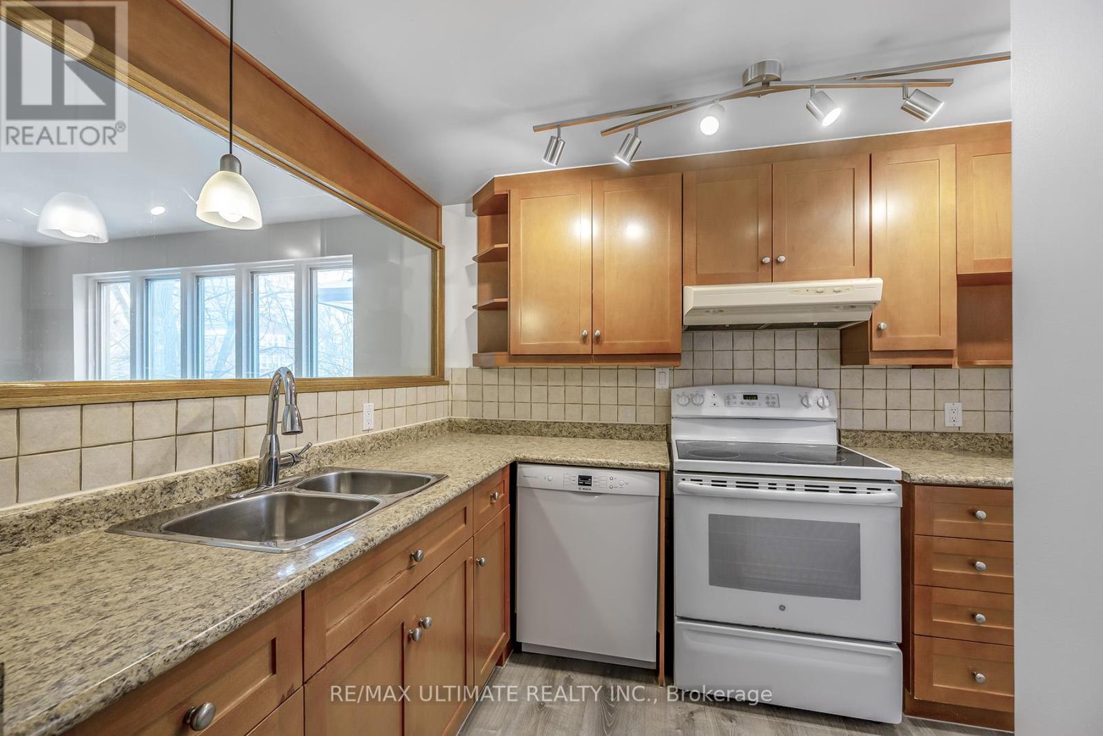Unit A - 578 Huron Street Property Photo 3