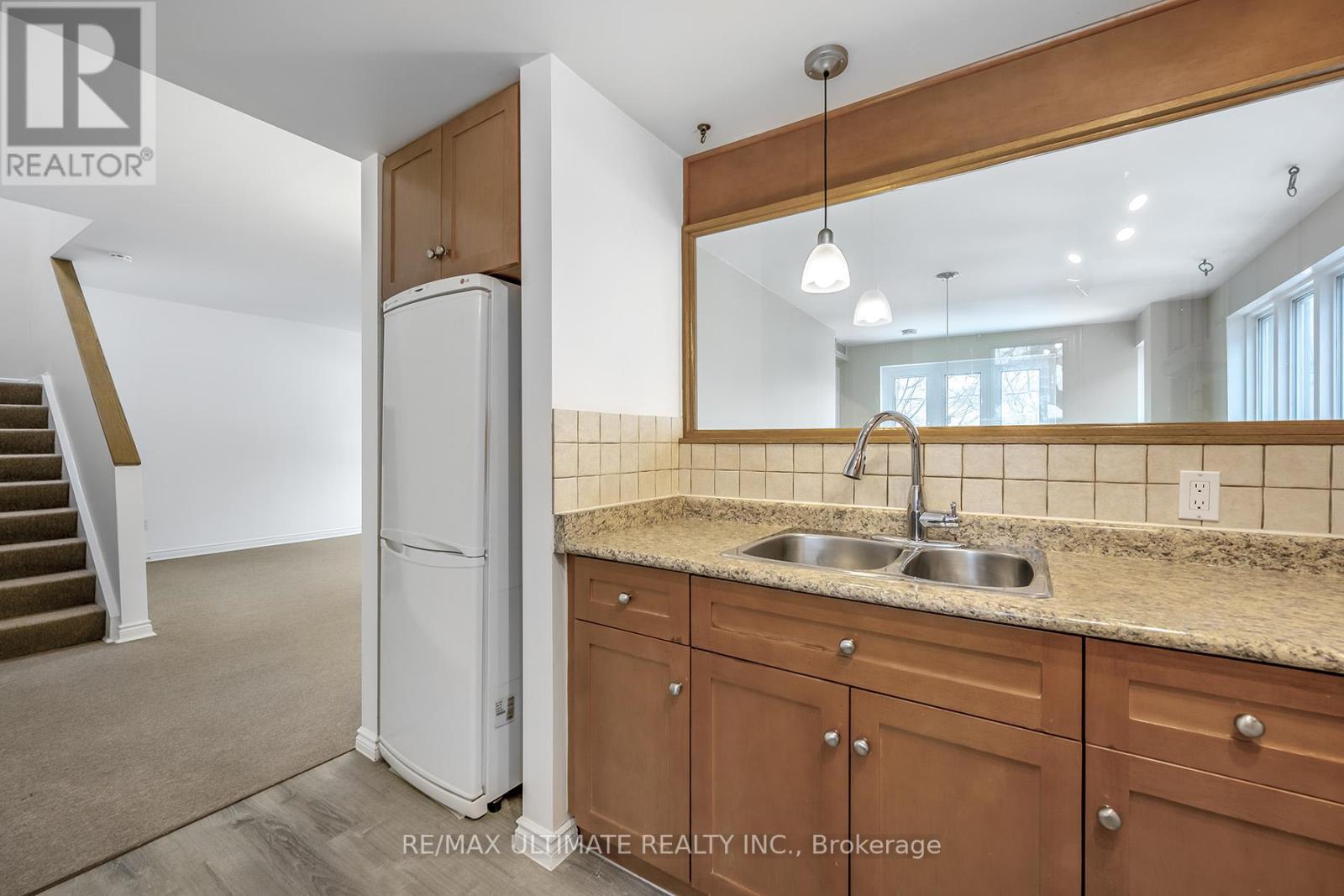 Unit A - 578 Huron Street Property Photo 4