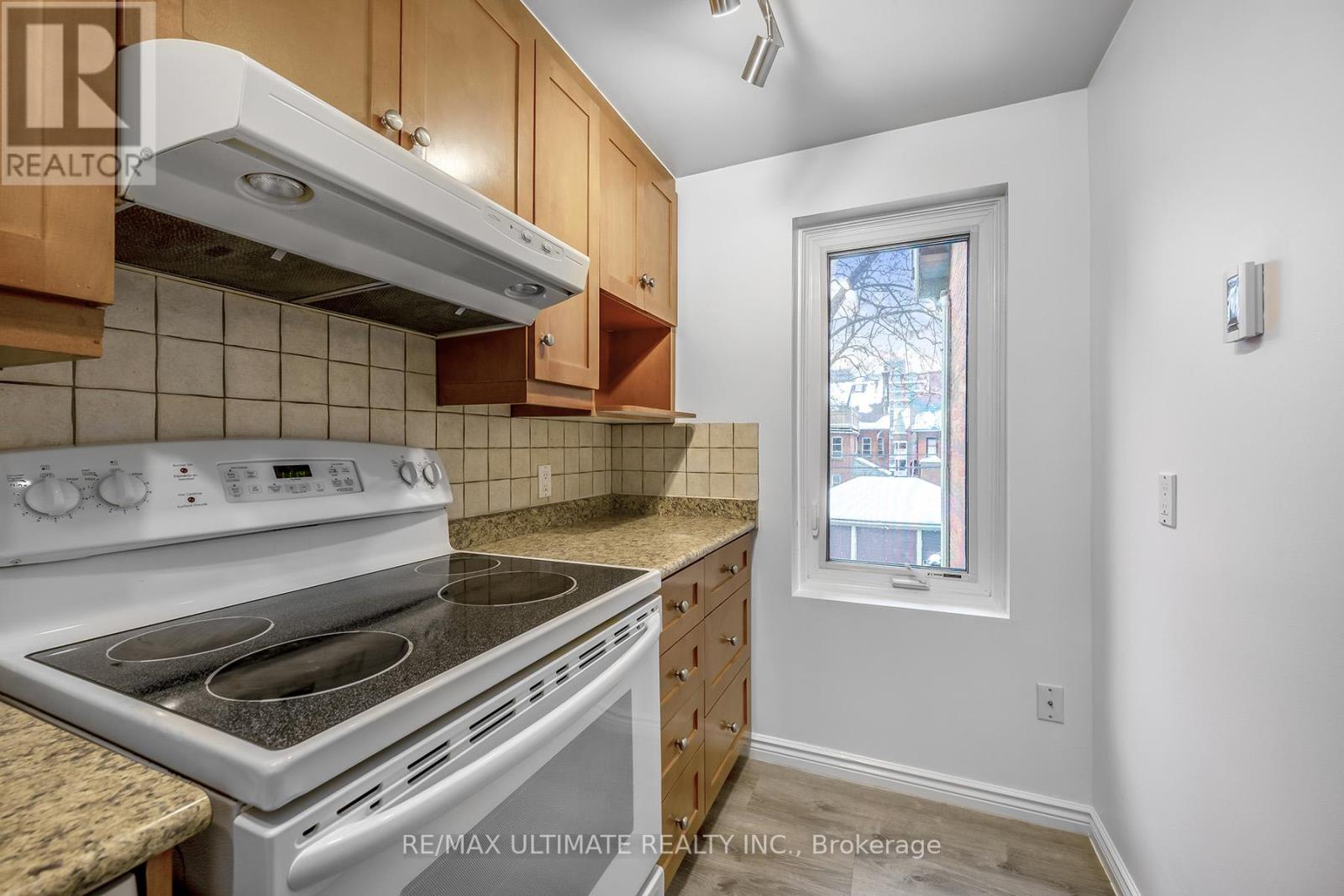 Unit A - 578 Huron Street Property Photo 5