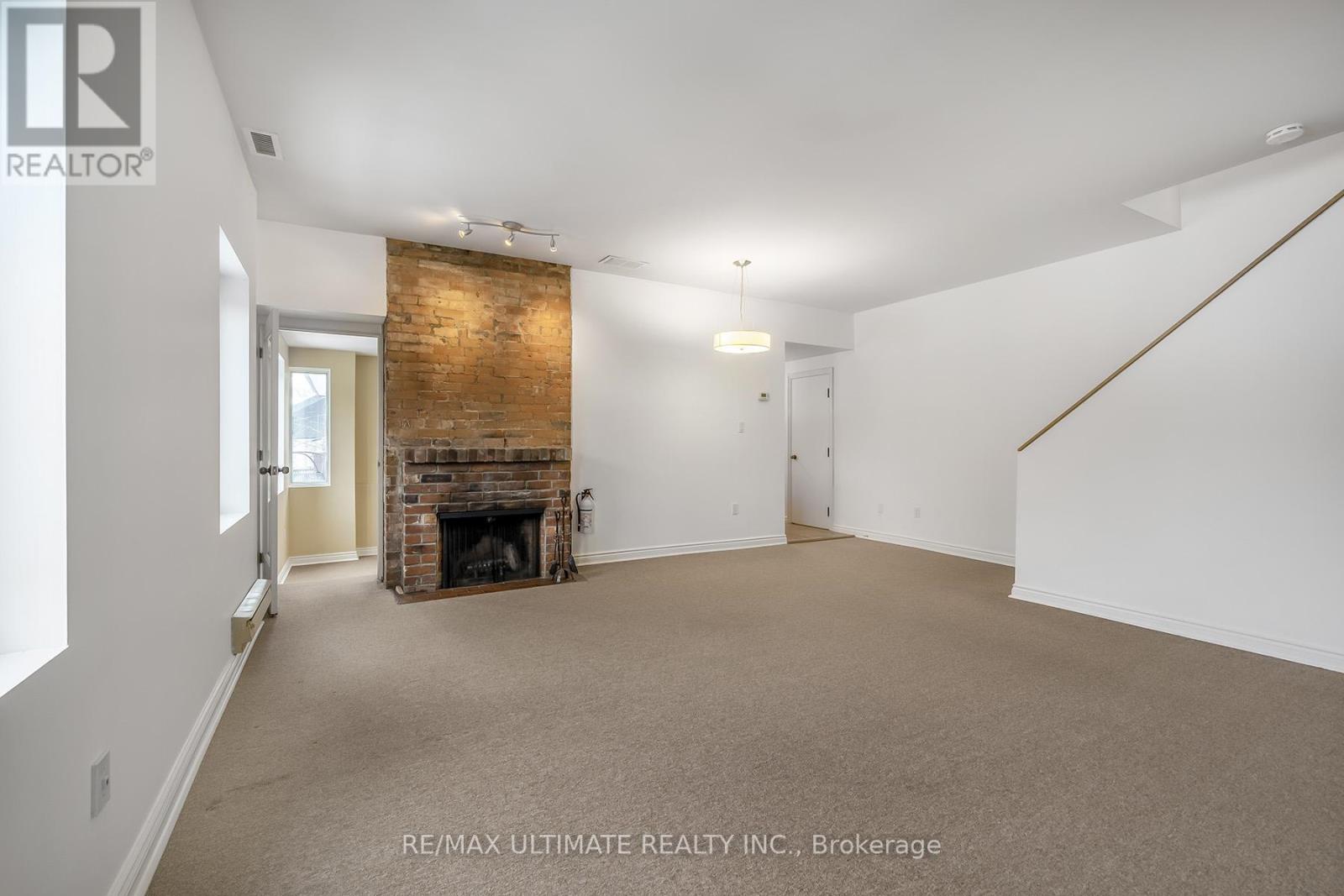 Unit A - 578 Huron Street Property Photo 6