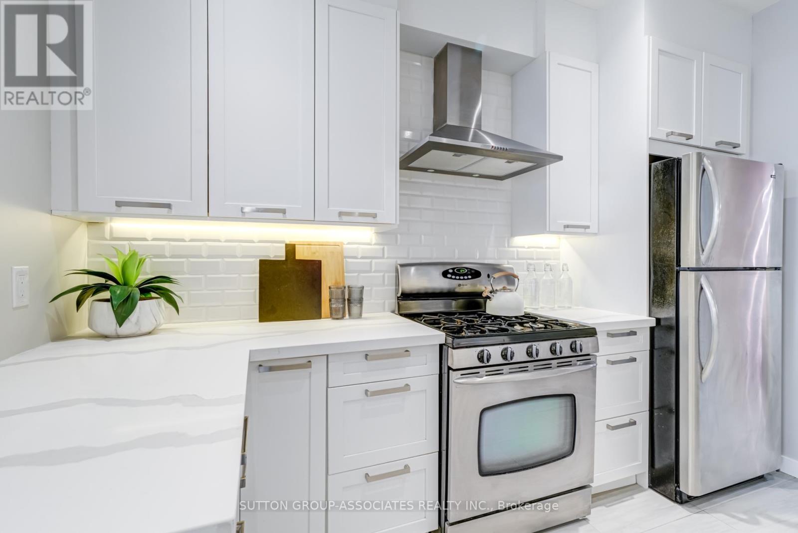 717 1/2 Palmerston Avenue Property Photo 8