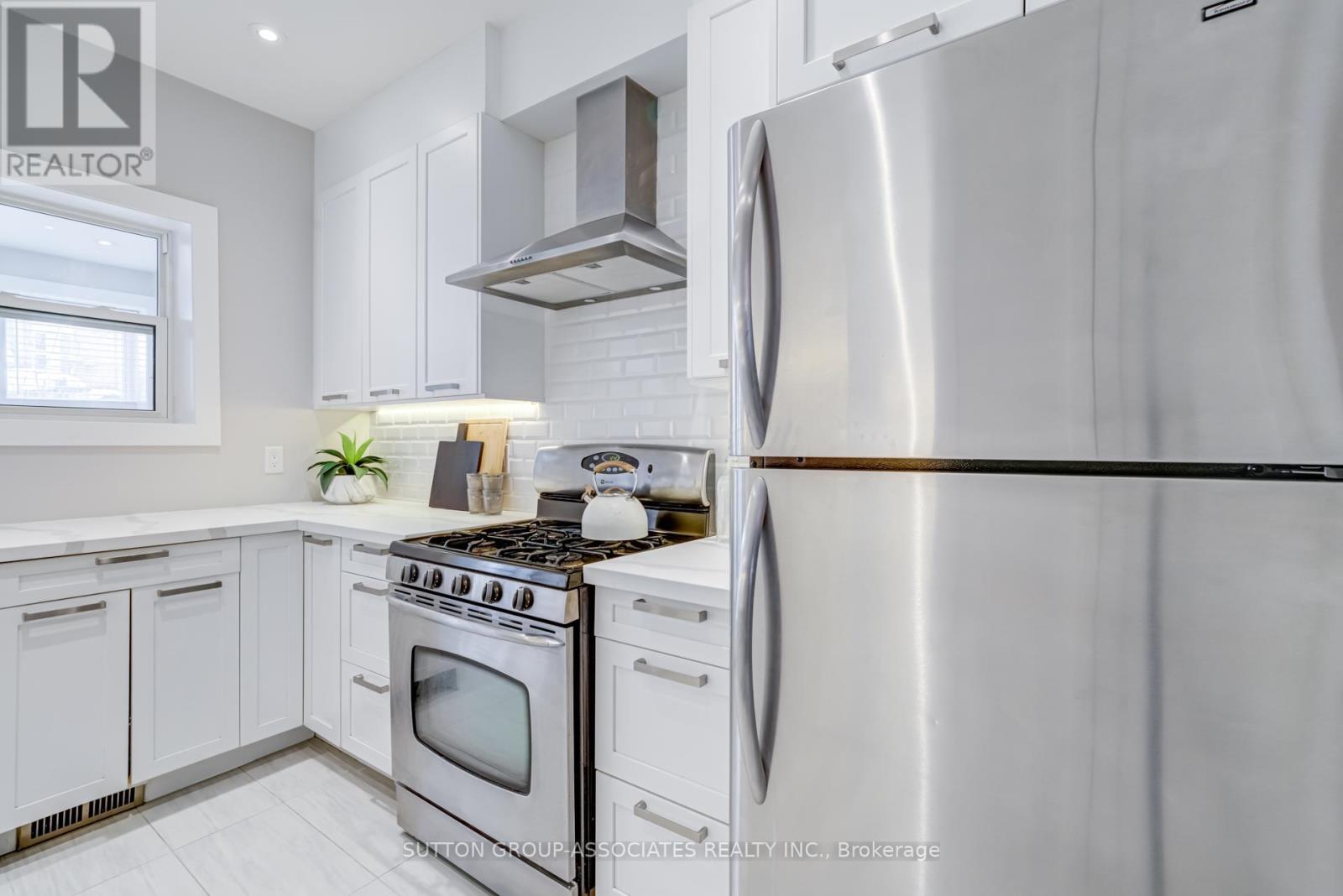 717 1/2 Palmerston Avenue Property Photo 9