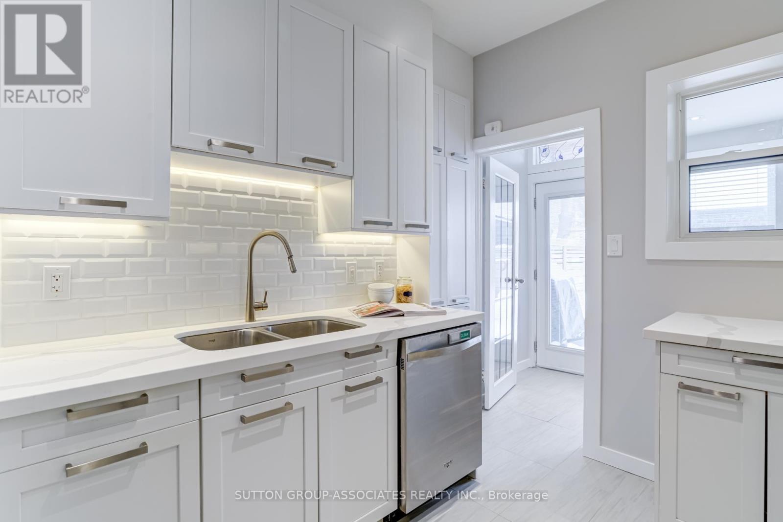 717 1/2 Palmerston Avenue Property Photo 10