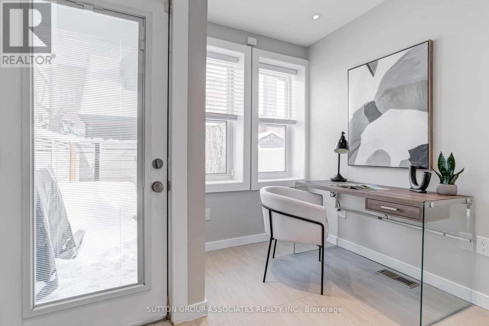 717 1/2 Palmerston Avenue Property Photo 11