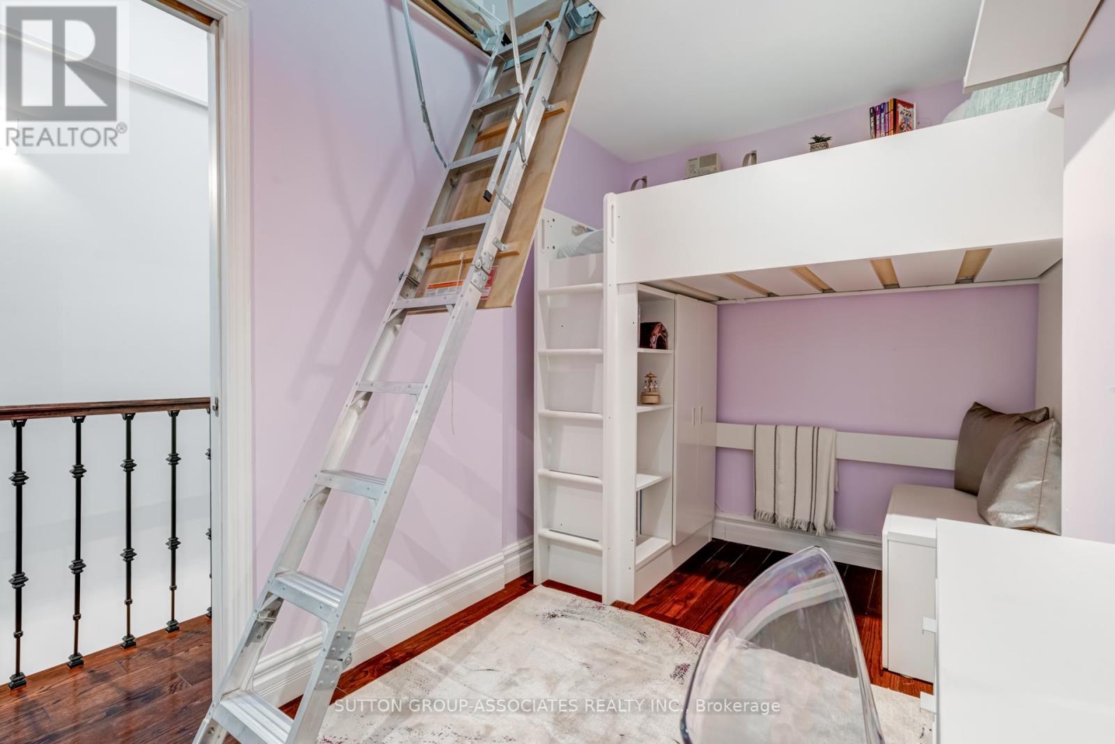 717 1/2 Palmerston Avenue Property Photo 16