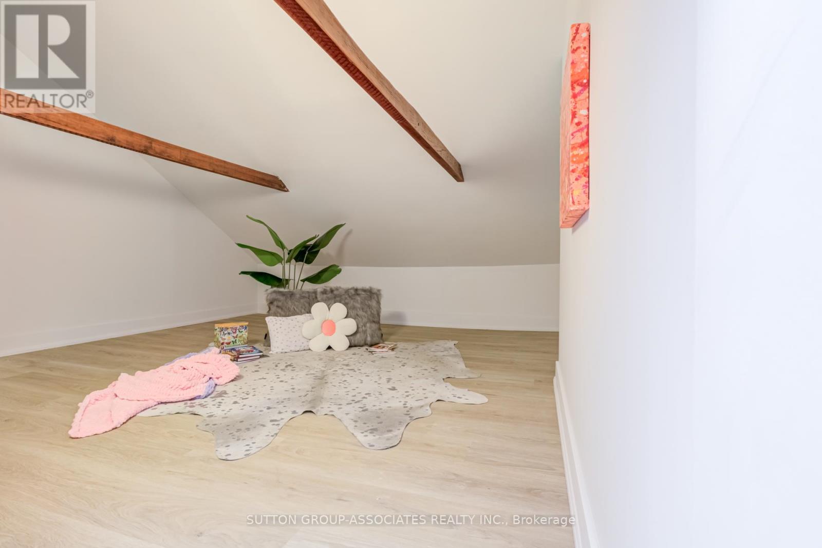 717 1/2 Palmerston Avenue Property Photo 17