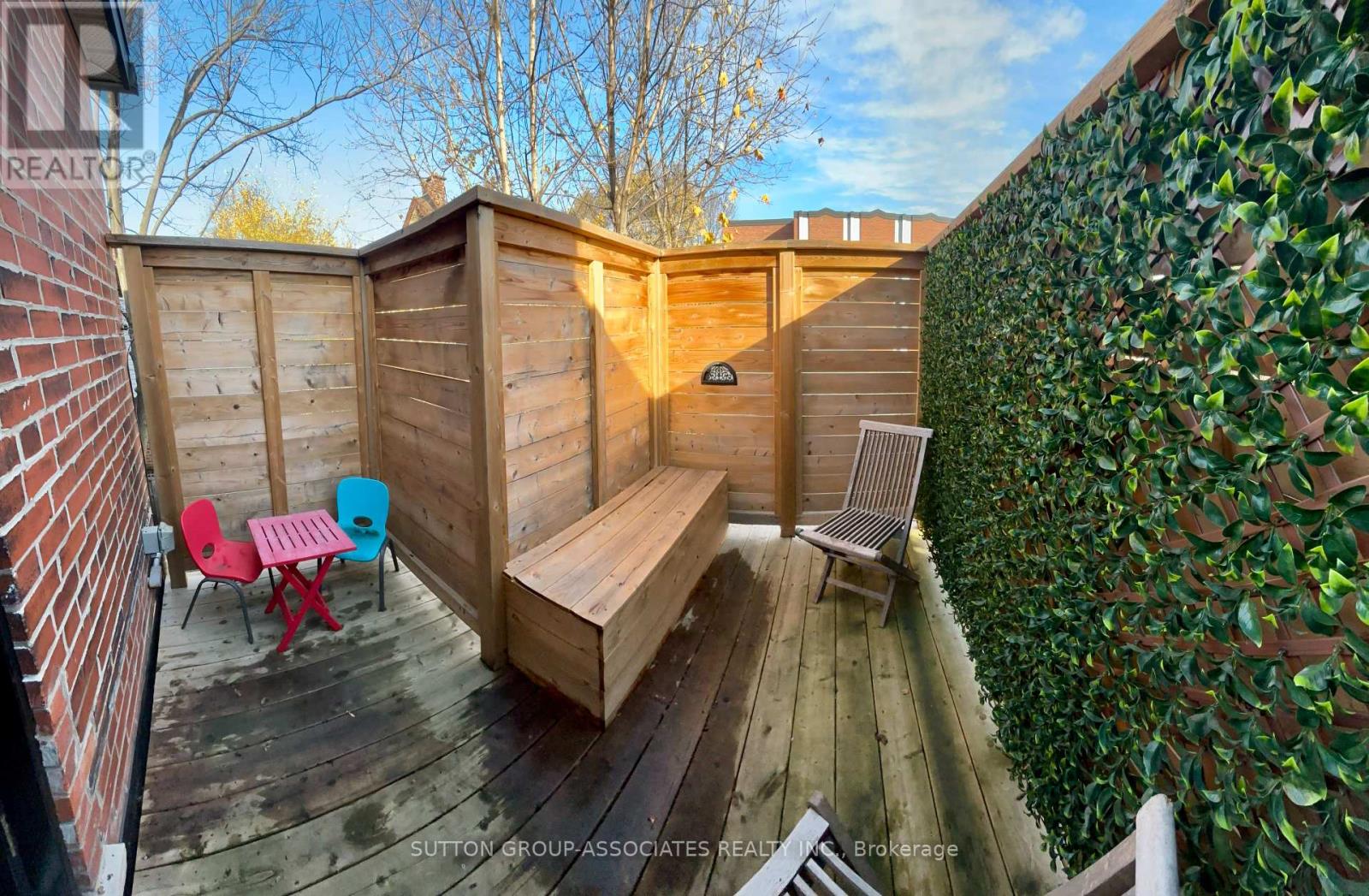 717 1/2 Palmerston Avenue Property Photo 21