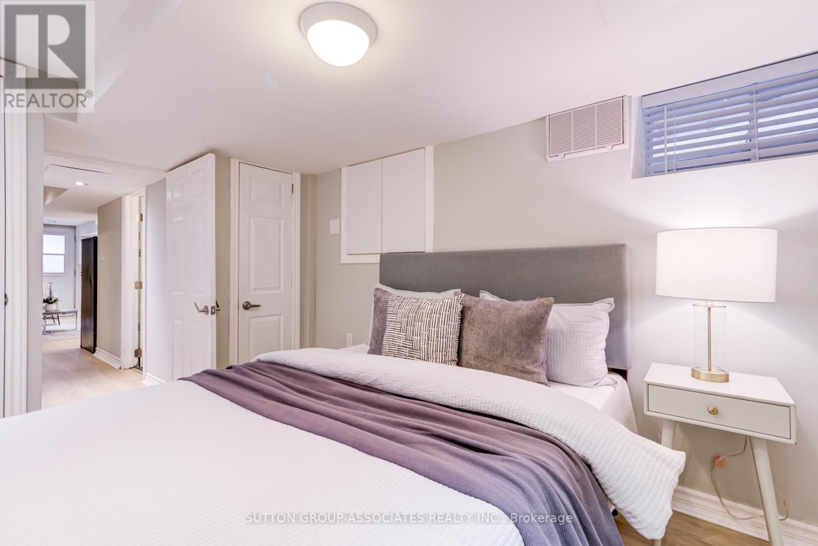 717 1/2 Palmerston Avenue Property Photo 28