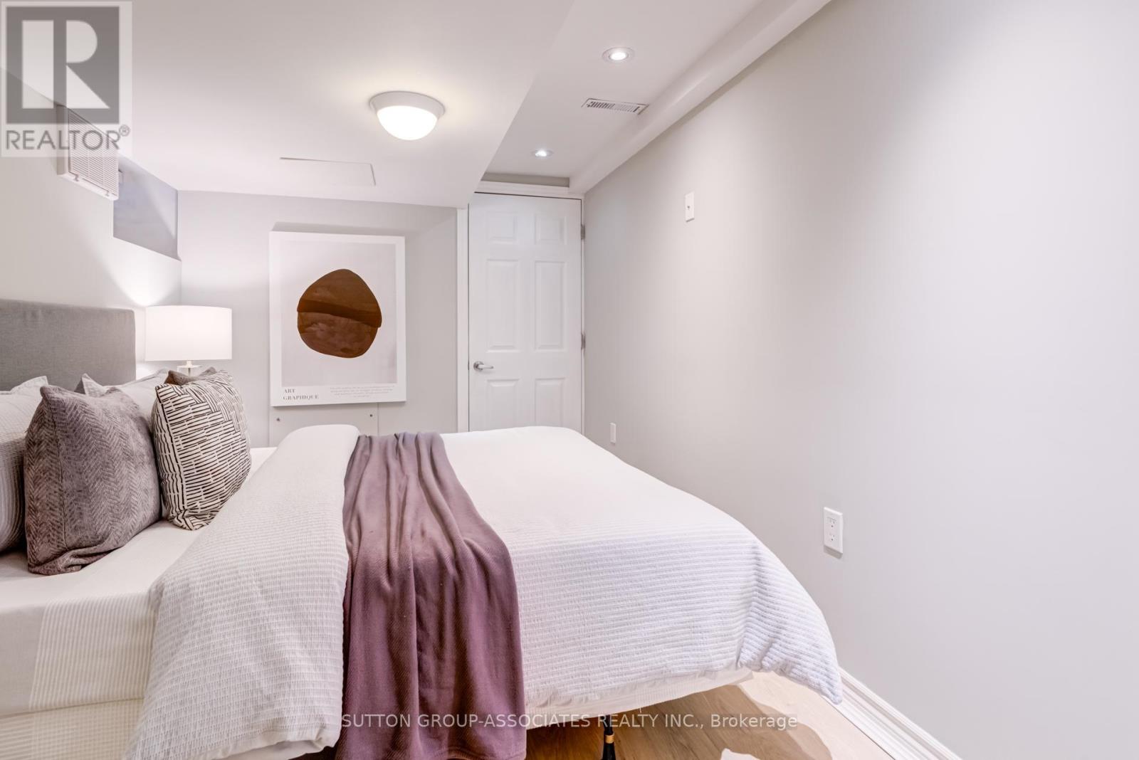 717 1/2 Palmerston Avenue Property Photo 29