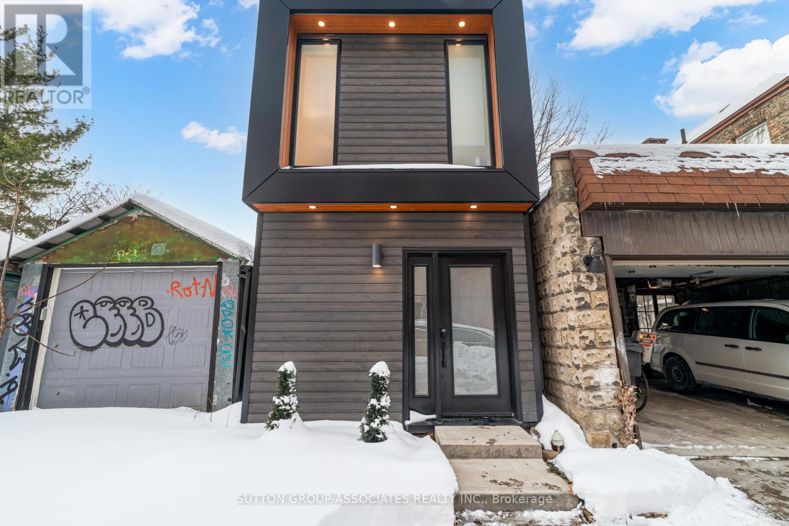 717 1/2 Palmerston Avenue Property Photo 32