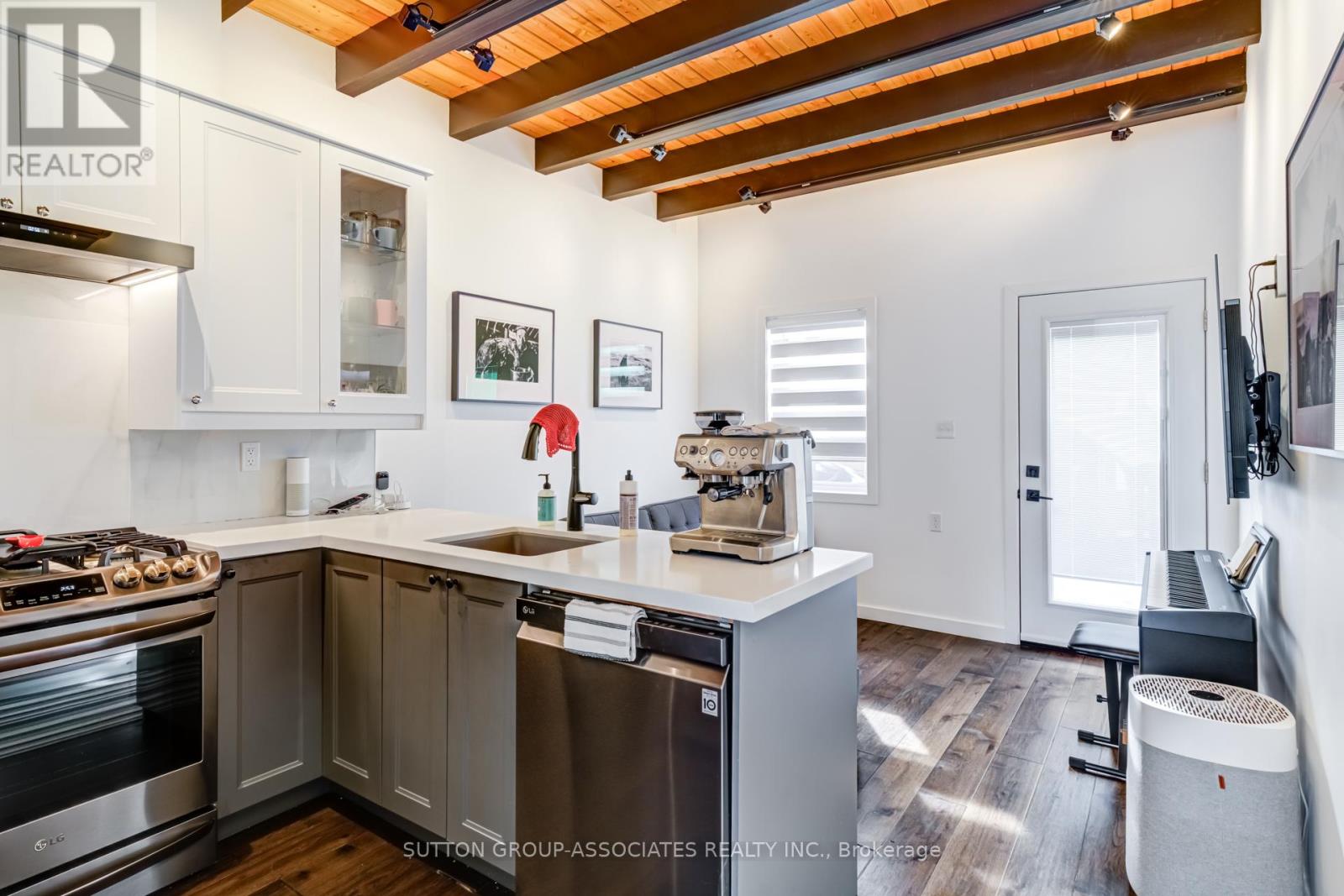 717 1/2 Palmerston Avenue Property Photo 34