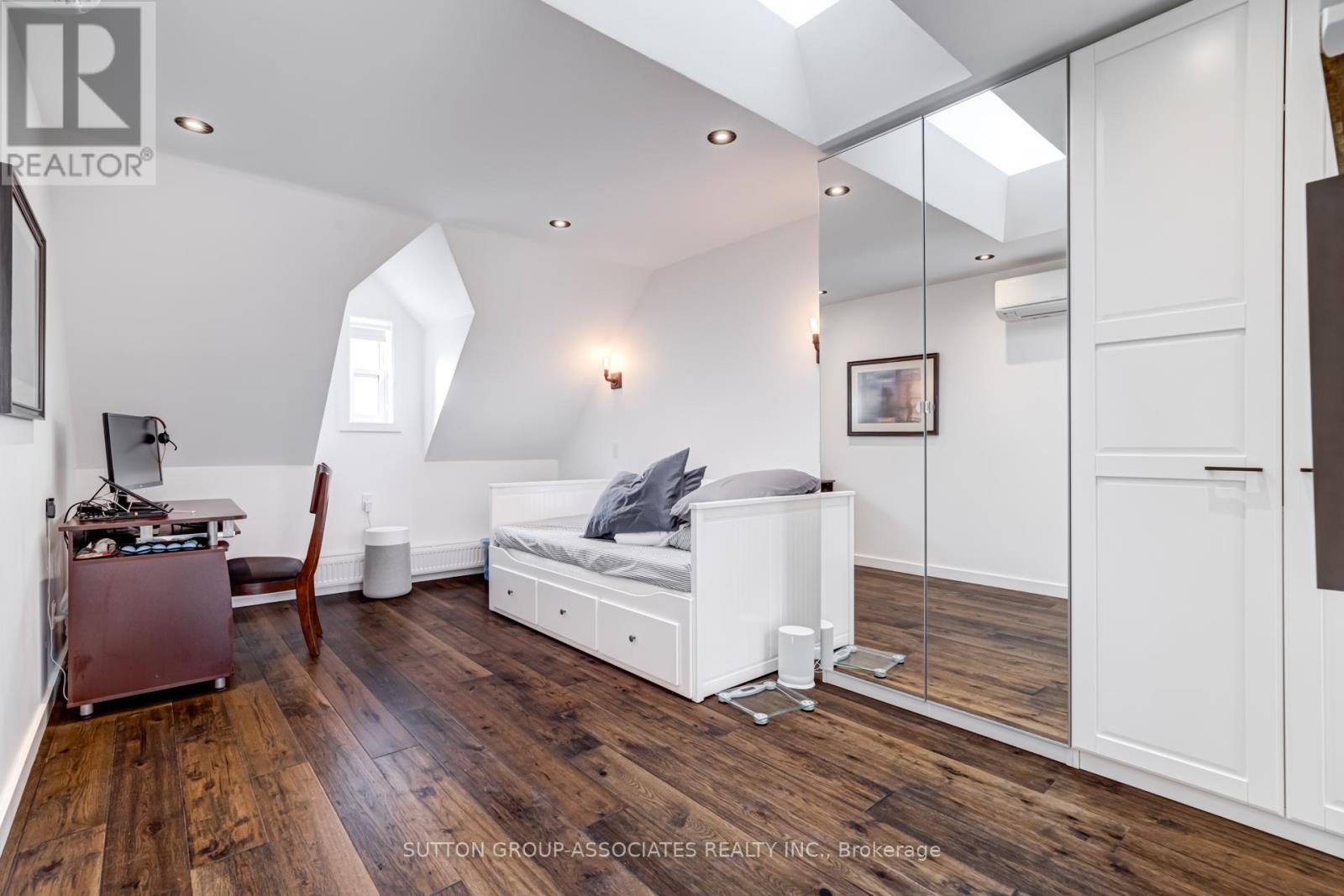 717 1/2 Palmerston Avenue Property Photo 36