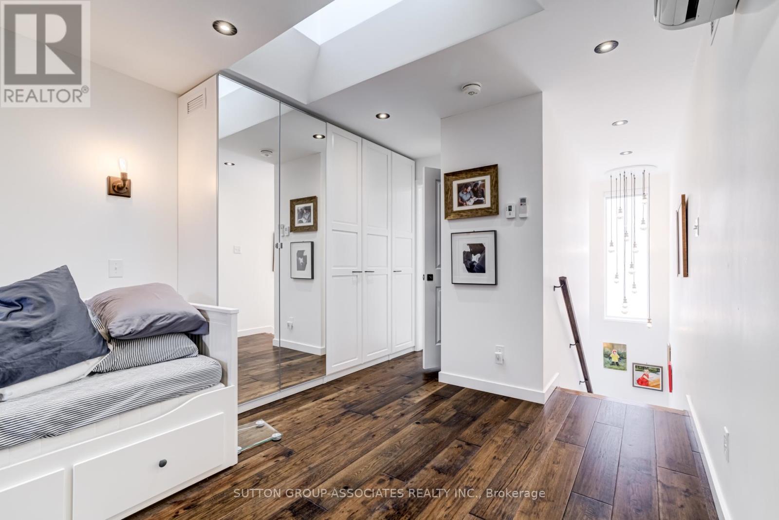 717 1/2 Palmerston Avenue Property Photo 37