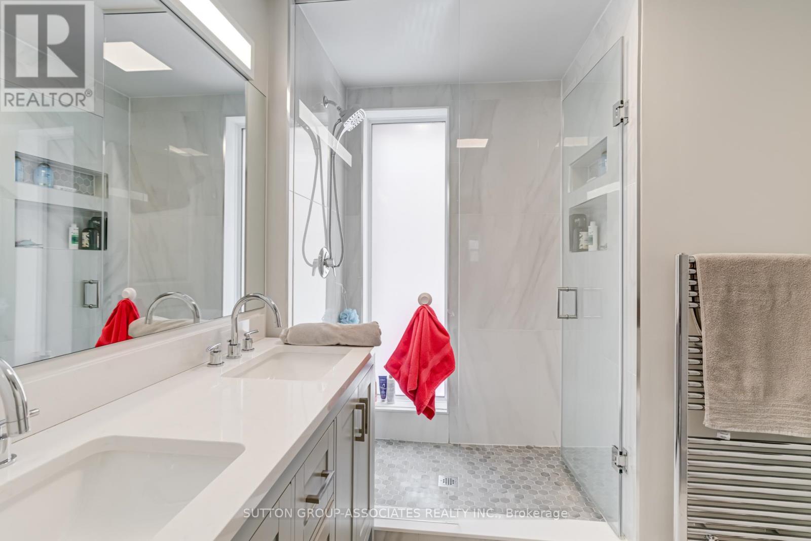 717 1/2 Palmerston Avenue Property Photo 38