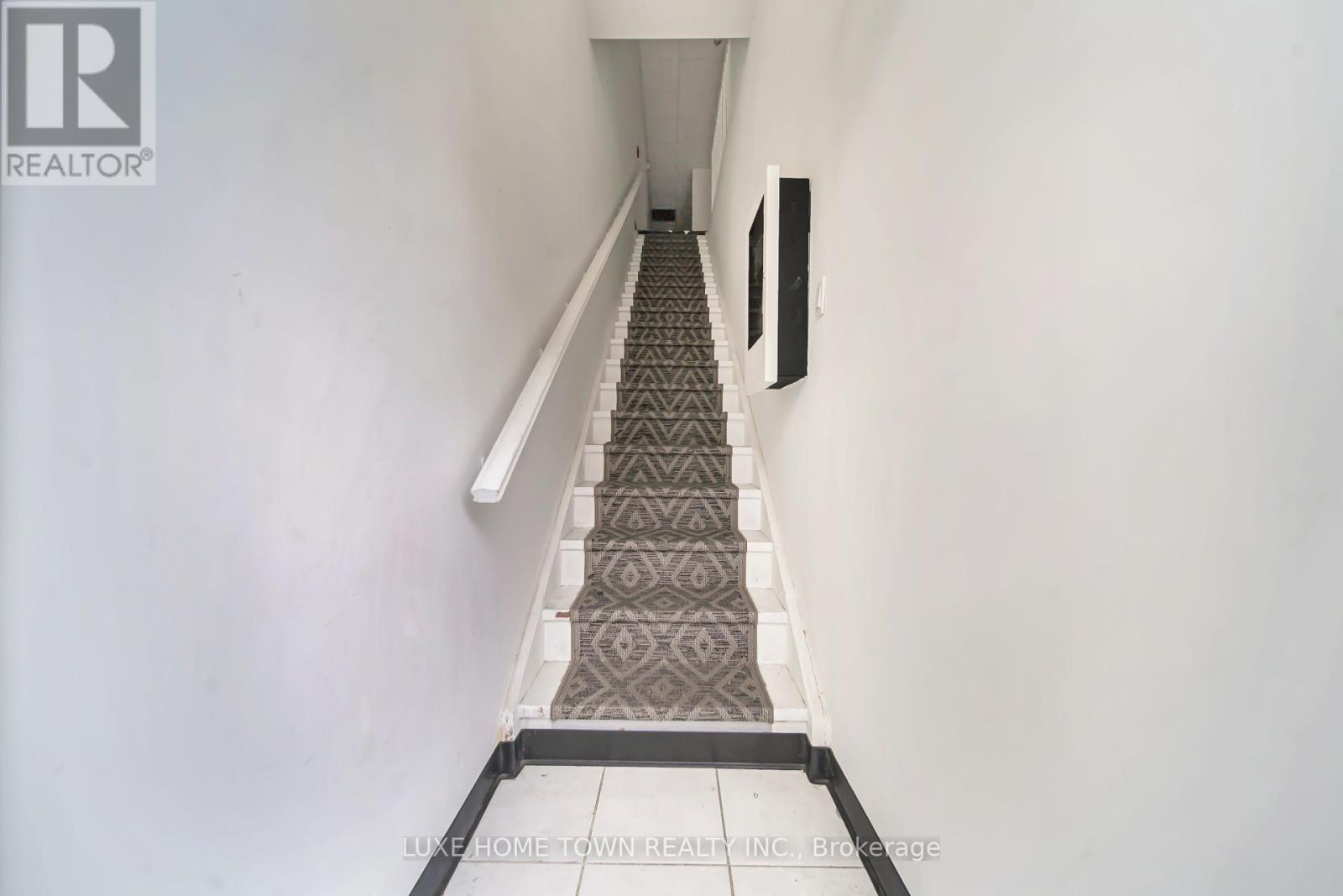 842 Dundas Street W Property Photo 4