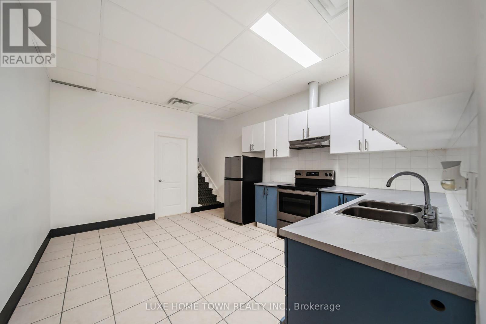 842 Dundas Street W Property Photo 7