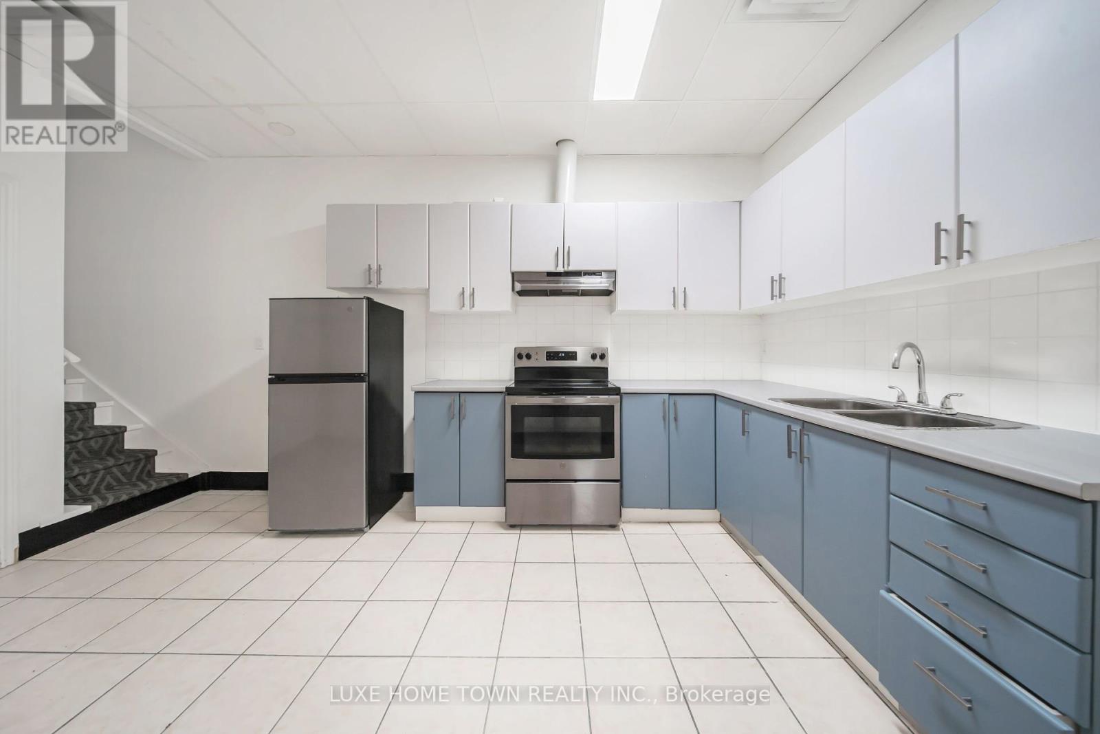 842 Dundas Street W Property Photo 8