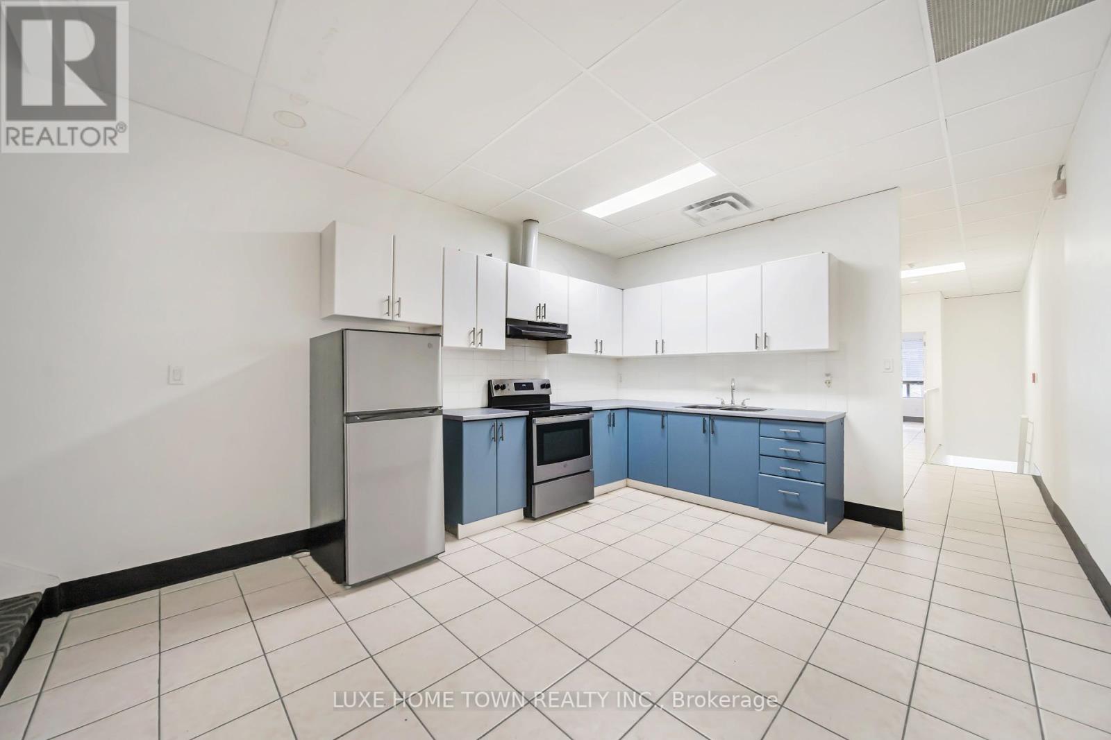 842 Dundas Street W Property Photo 9
