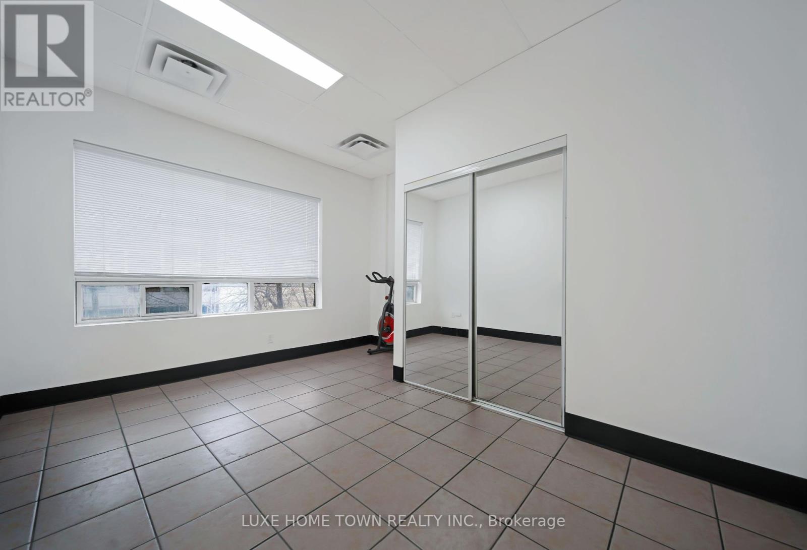 842 Dundas Street W Property Photo 10