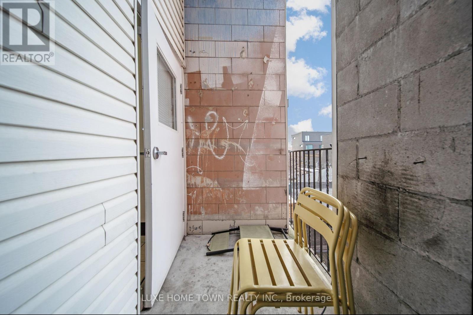 842 Dundas Street W Property Photo 12