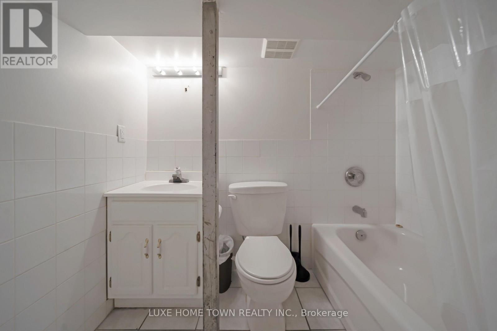 842 Dundas Street W Property Photo 15