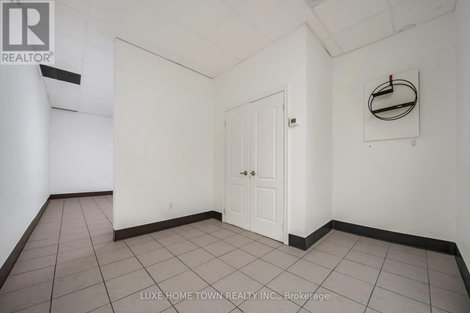 842 Dundas Street W Property Photo 16