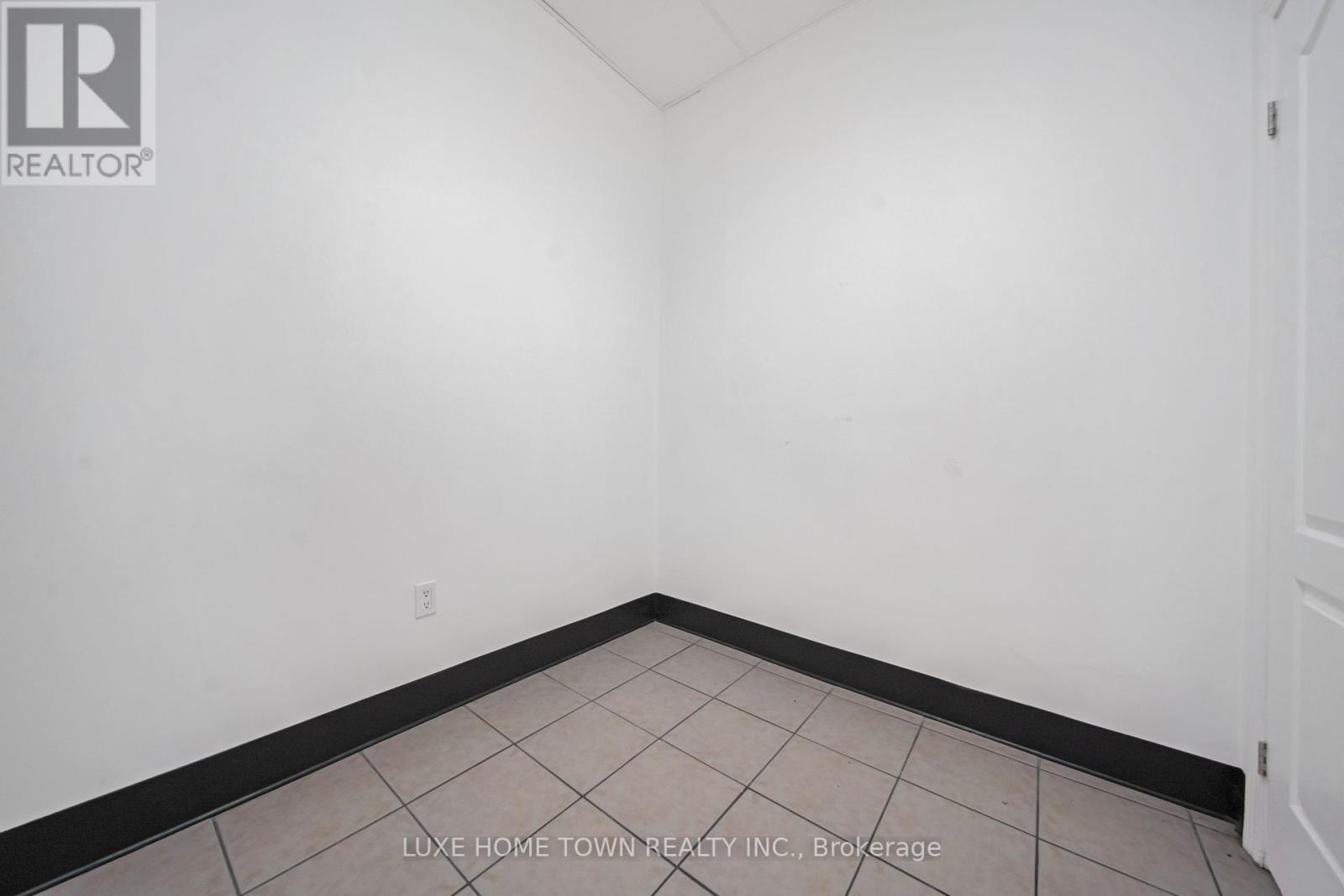 842 Dundas Street W Property Photo 17
