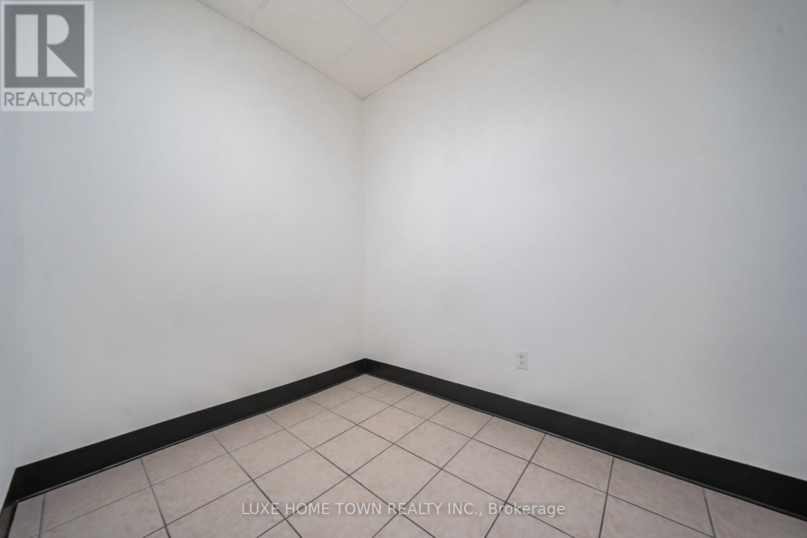 842 Dundas Street W Property Photo 18