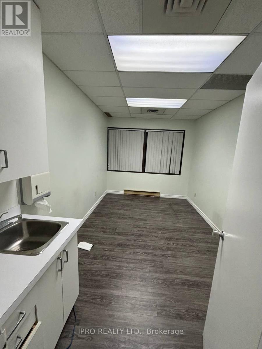 512 - 600 Sherbourne Street Property Photo 10