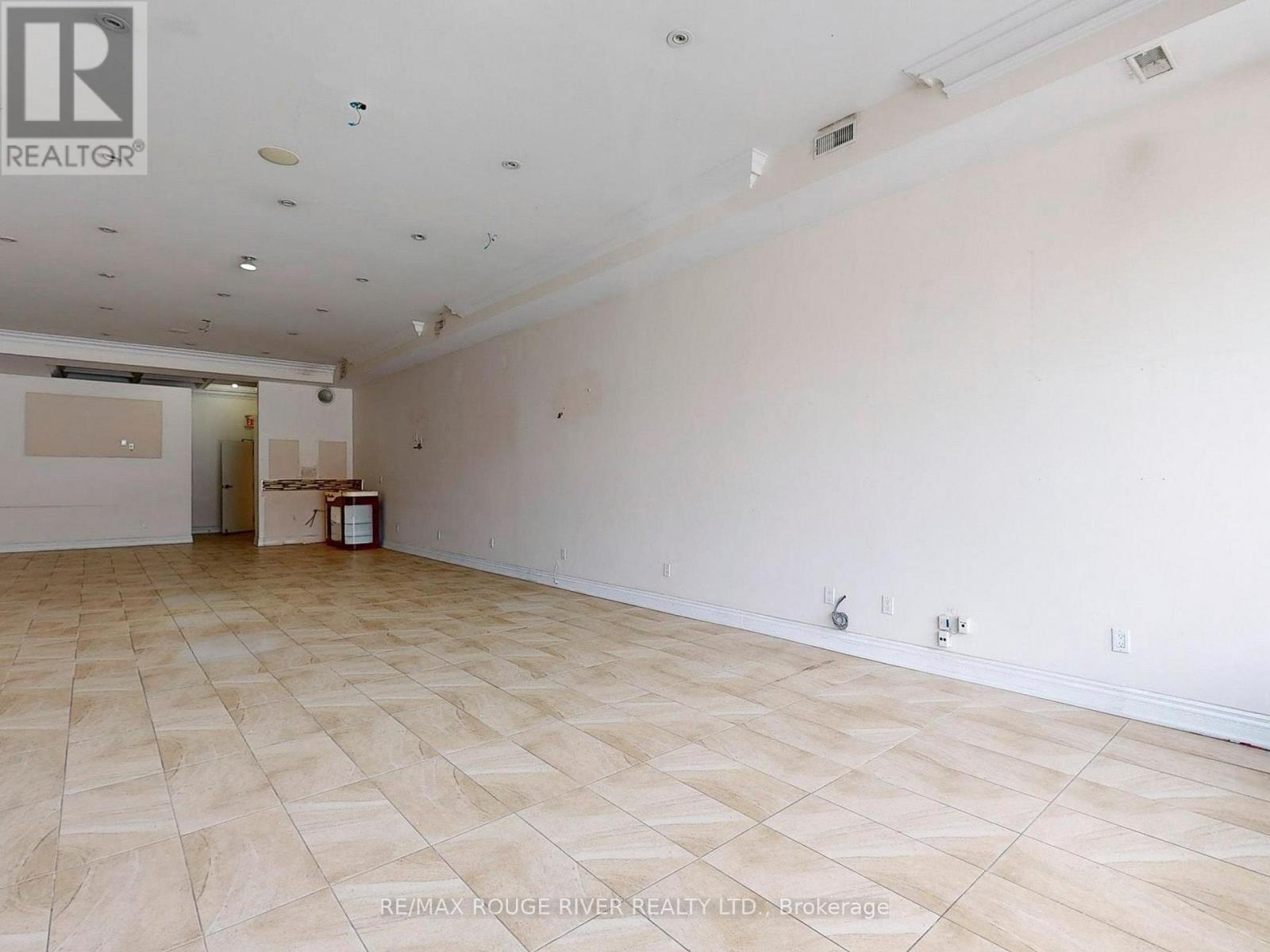 1556 Avenue Road Property Photo 12
