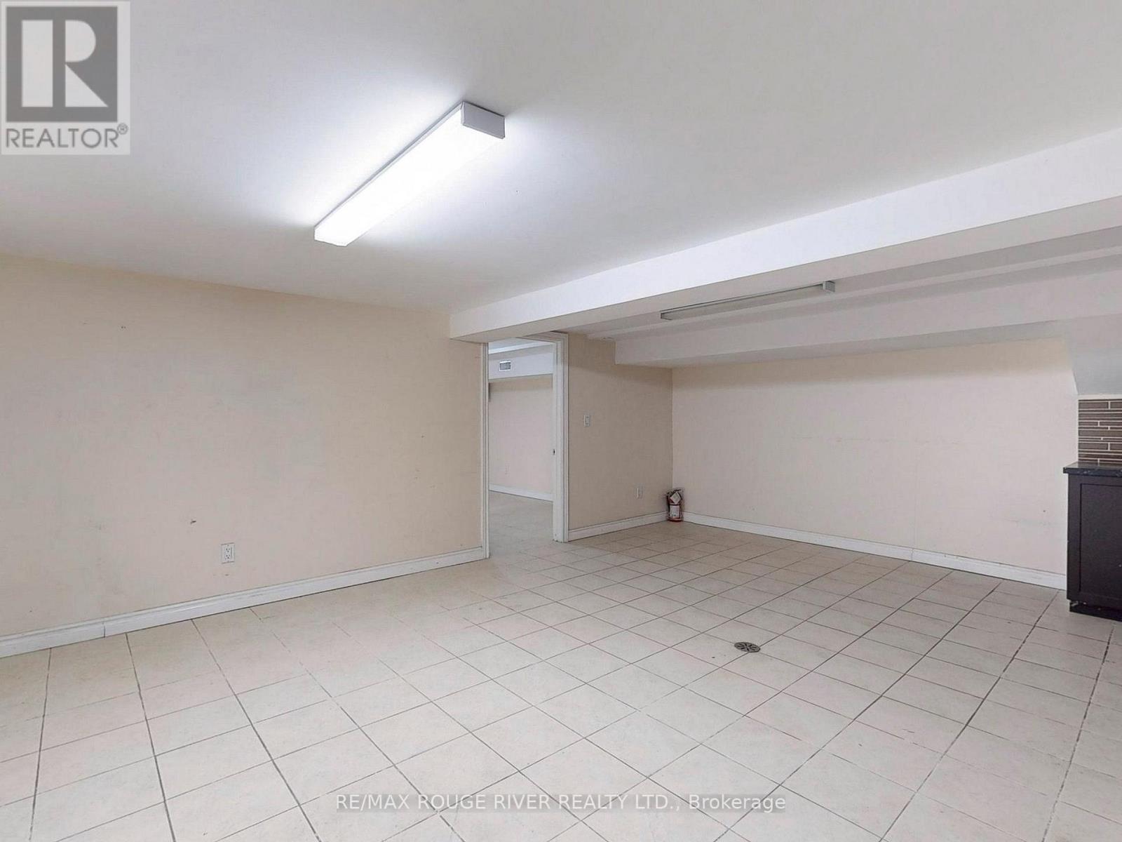 1556 Avenue Road Property Photo 13