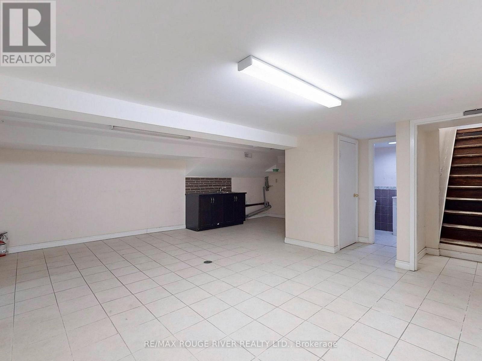 1556 Avenue Road Property Photo 14