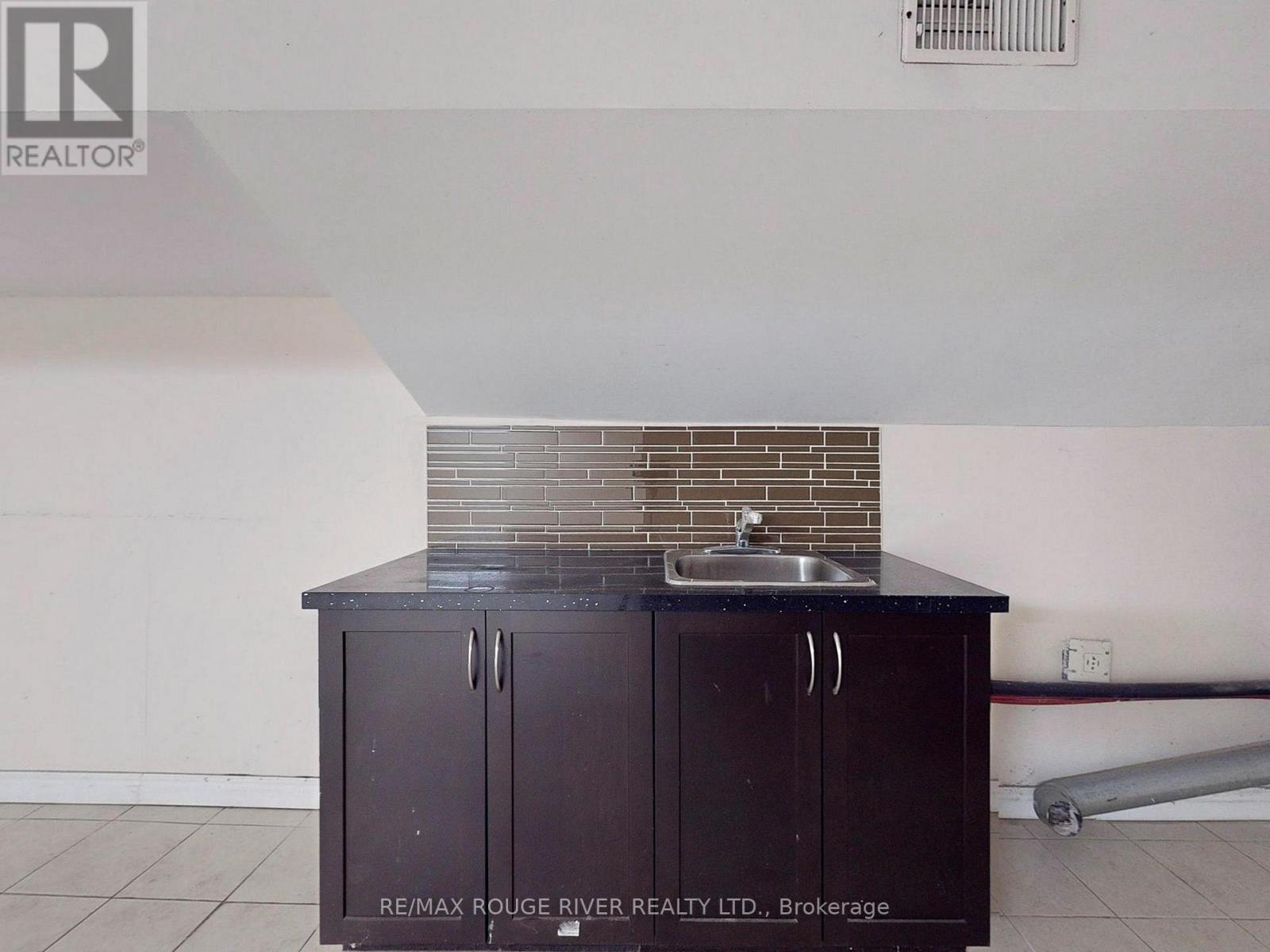 1556 Avenue Road Property Photo 16