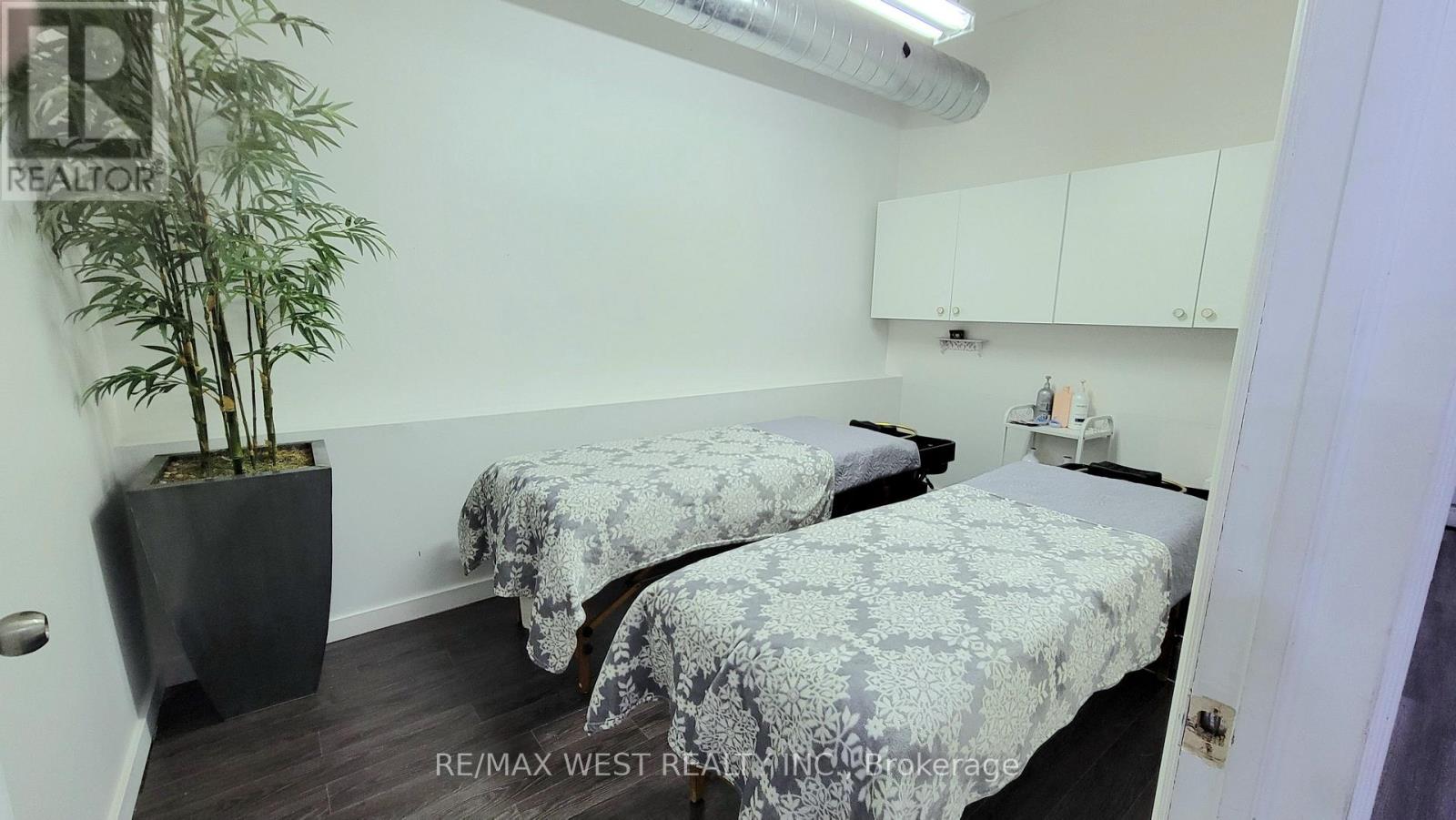 Rm2 - 1182 Eglinton Ave W Avenue Property Photo 1