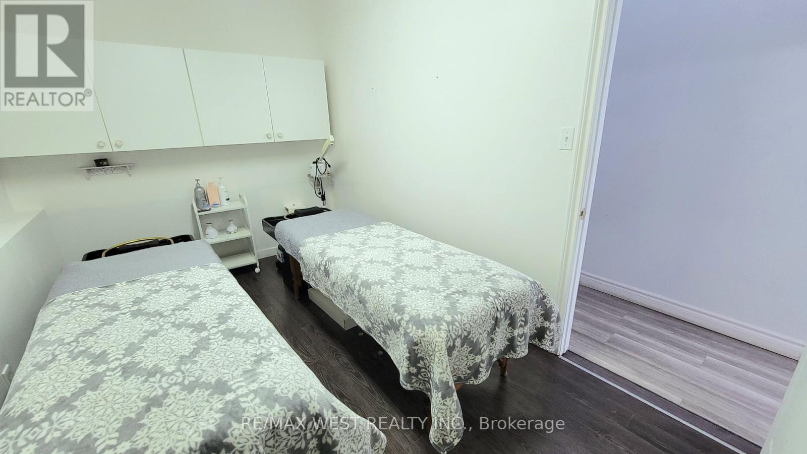 Rm2 - 1182 Eglinton Ave W Avenue Property Photo 2