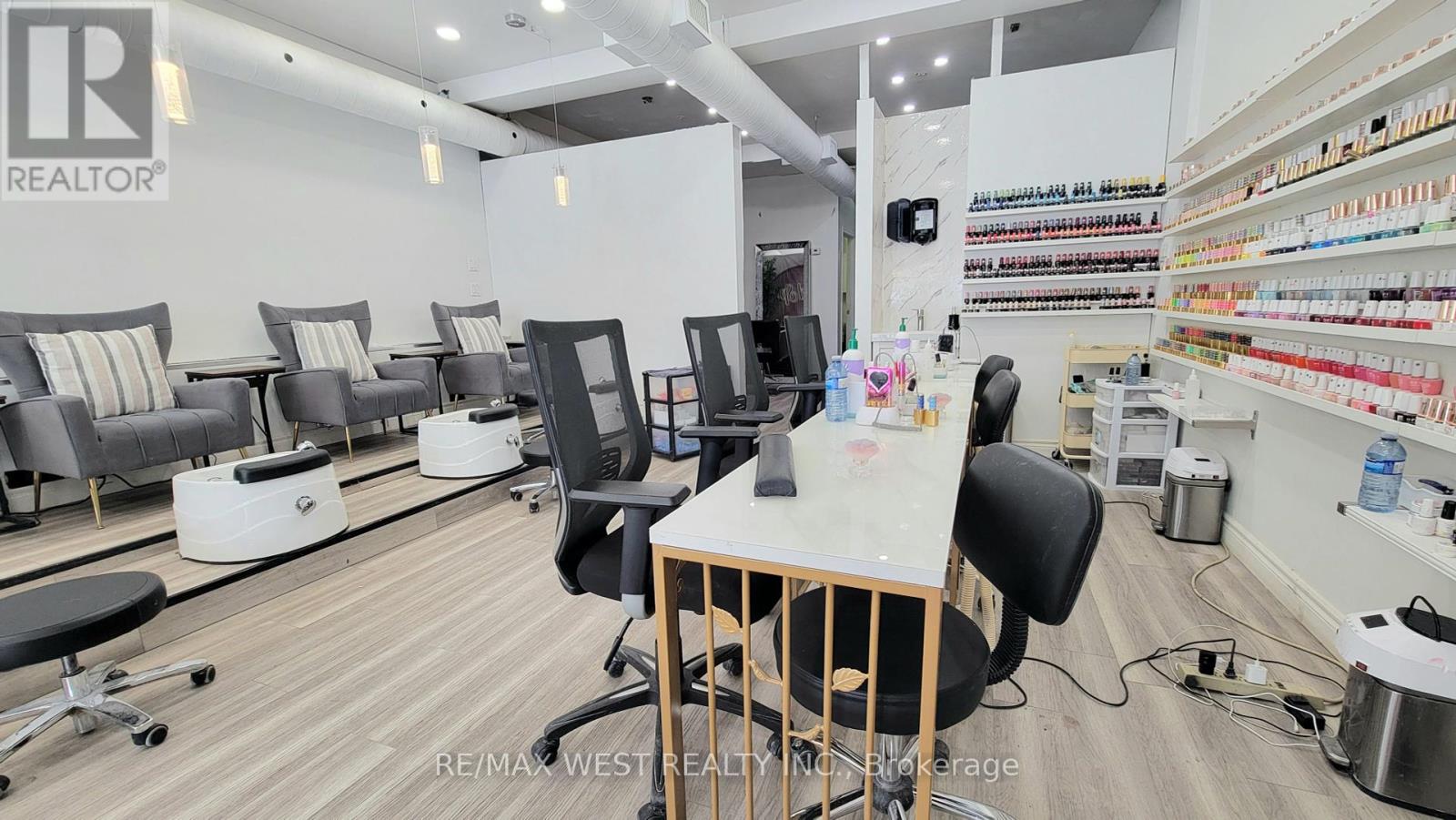 Rm2 - 1182 Eglinton Ave W Avenue Property Photo 6