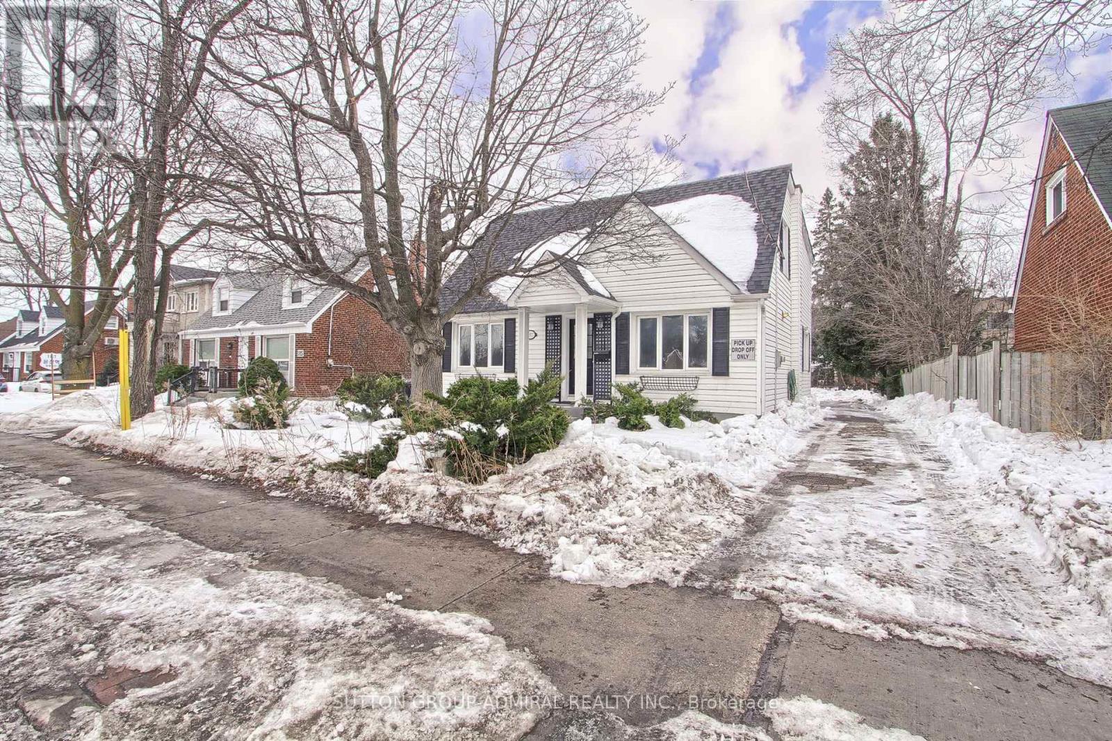 187 Finch Avenue W Property Photo 4