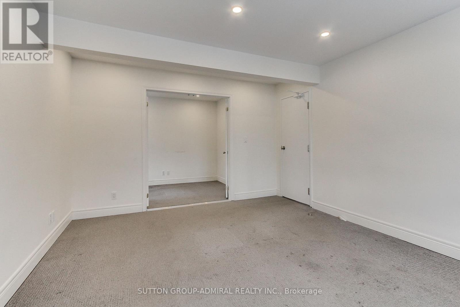 187 Finch Avenue W Property Photo 12
