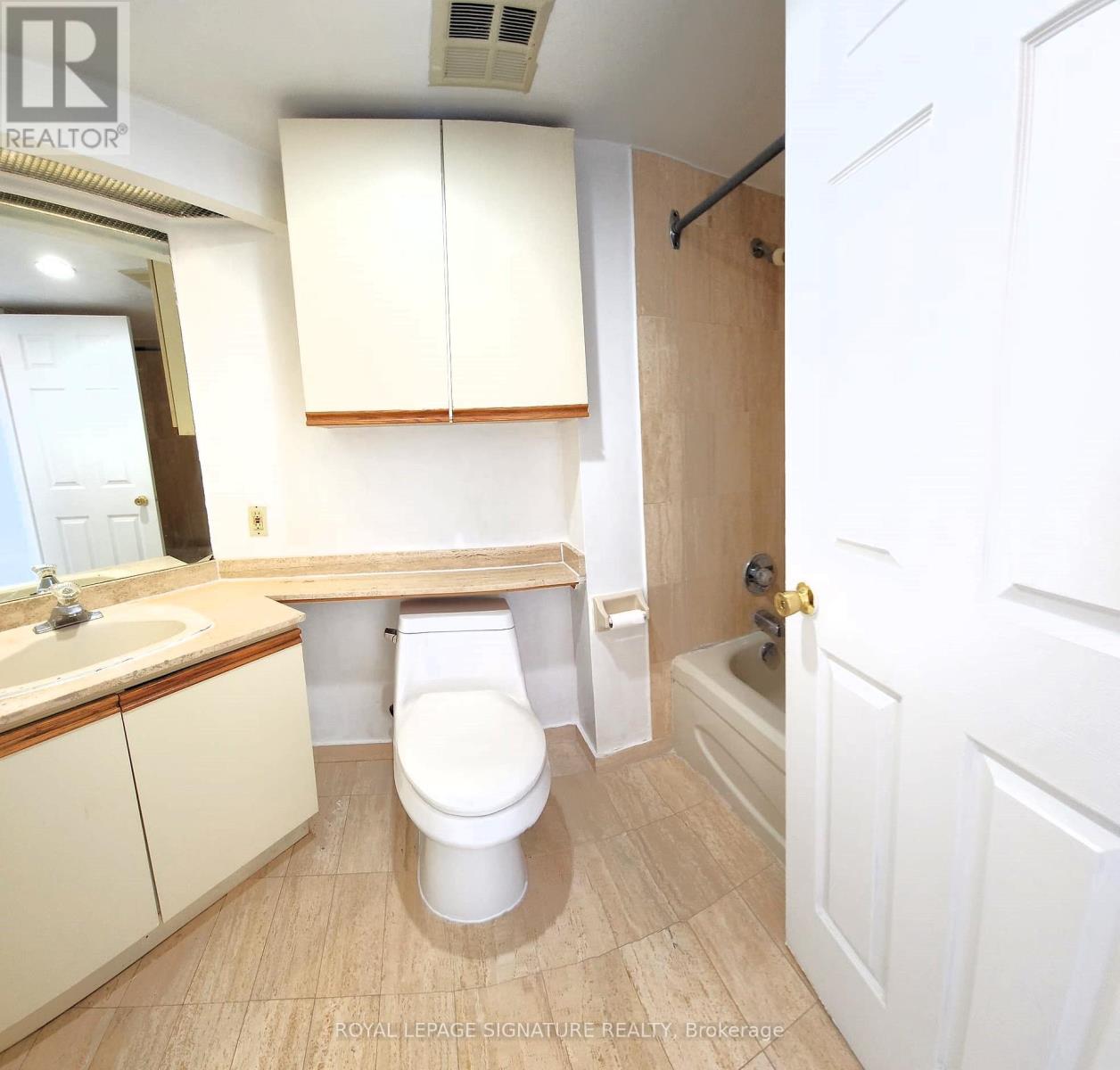 1103 - 5 Concorde Place Property Photo 9