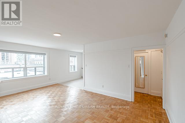 402 - 110 Wellesley Street E Property Photo 3