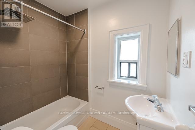 402 - 110 Wellesley Street E Property Photo 7