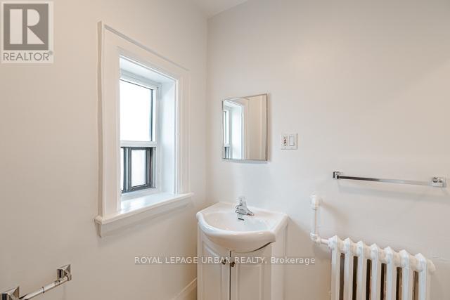 402 - 110 Wellesley Street E Property Photo 8