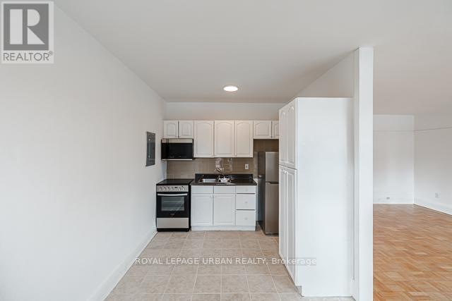 402 - 110 Wellesley Street E Property Photo 14