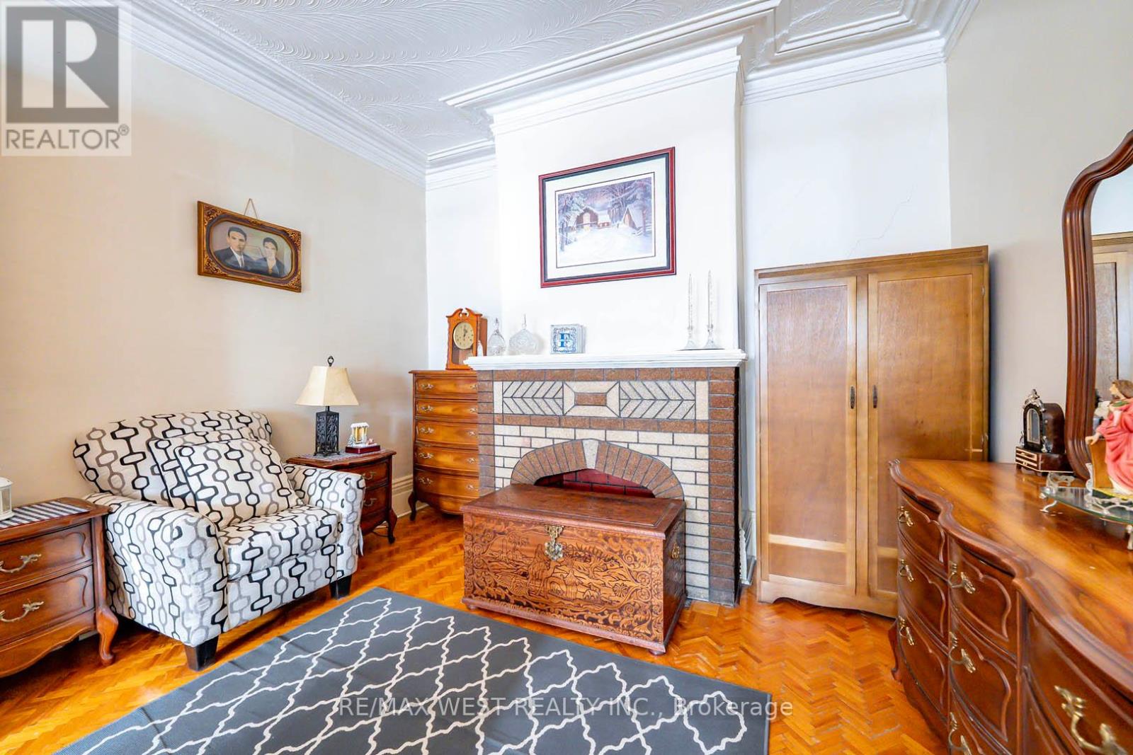 217 Gladstone Avenue Property Photo 8