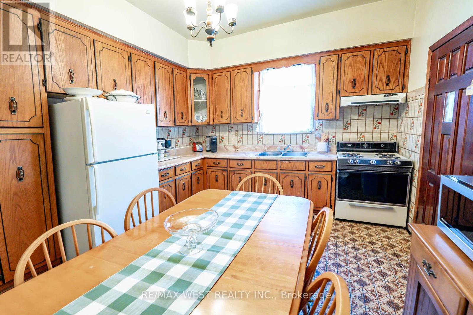 217 Gladstone Avenue Property Photo 10